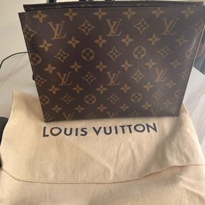 Louis Vuitton pouchette 26
